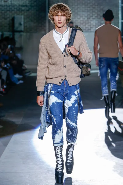 Look 12